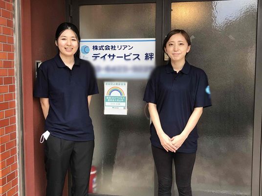玄関のスタッフ