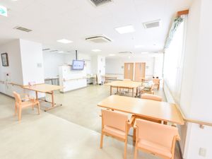 明るい居室のダイニング