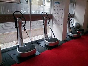 健康器具が並ぶ空間