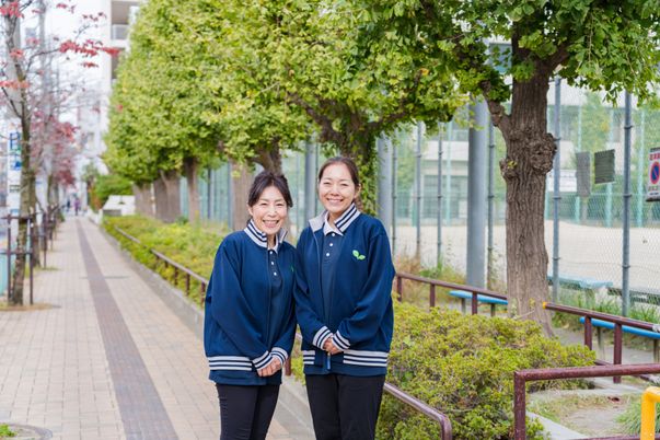 笑顔のスタッフの様子