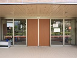 清潔感のあるエントランス風景