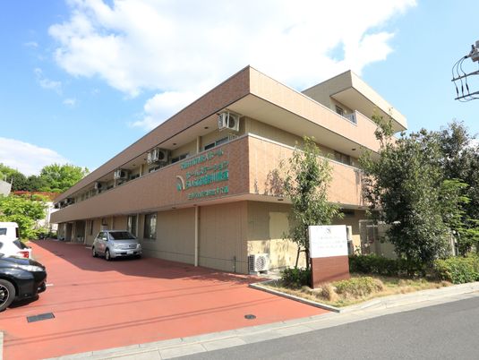 広々とした施設の外観