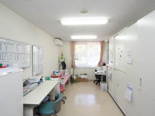 明るいスタッフルーム