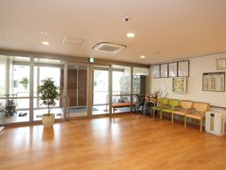 エントランスの明るい空間