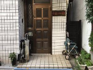 玄関前の外観  