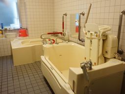 バリアフリー対応の浴室