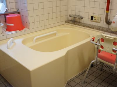 手すり付き浴槽