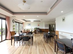 明るいダイニングスペース