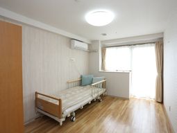 明るい個室の居室