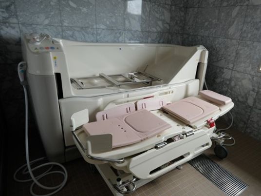 機能的な介護用浴槽