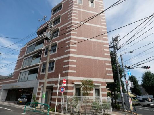 多階層施設の外観