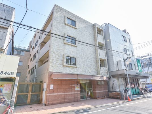 都市部の建物の外観