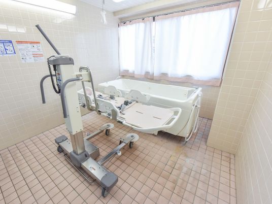 浴室と介助用リフト