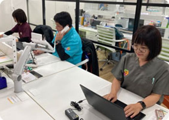 スタッフの作業風景