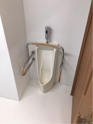 手すり付き衛生設備
