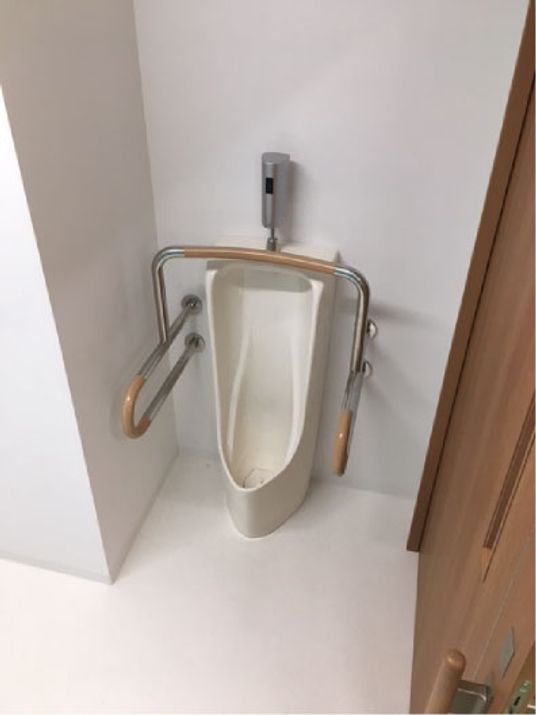 手すり付き衛生設備