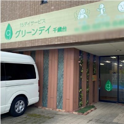 外観の正面玄関