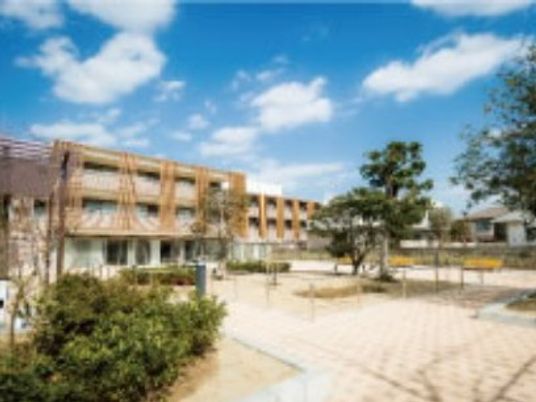 施設の中庭  