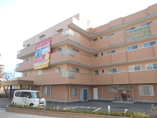多階層の建物外観