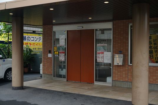 エントランスの自動ドア