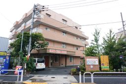 建物外観とエントランス