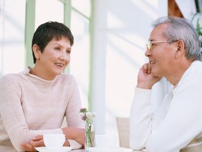 笑顔で話す二人の様子
