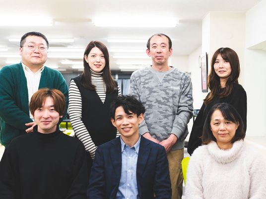 介護職員の集合スタッフイメージ  