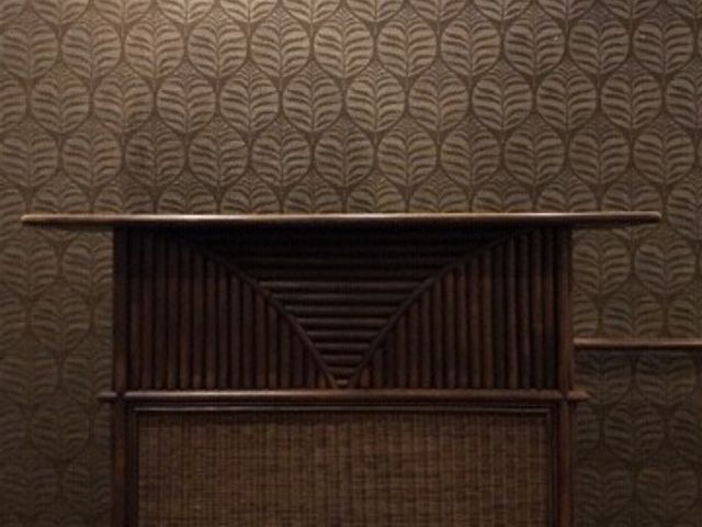 カウンターのあるラウンジ ラウンジ しゃれた照明が落ち着いた雰囲気を演出している空間です。リラックスして過ごせます。
