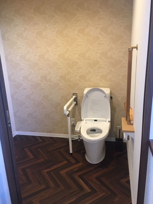 落ち着いた装飾のトイレ