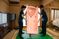介護施設の和室で作業