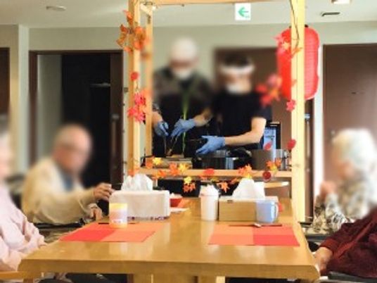 秋の彩りを楽しむテーブル