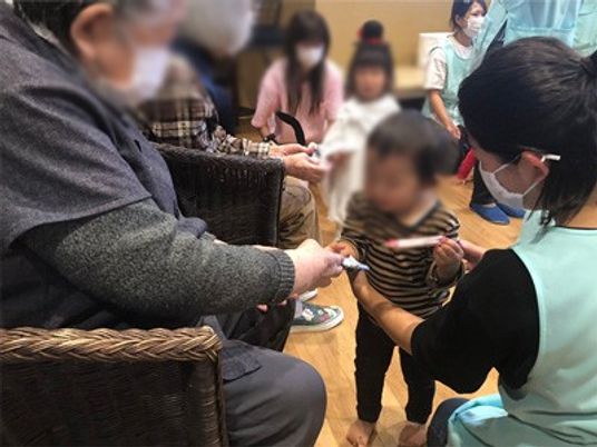 交流する様子の部屋