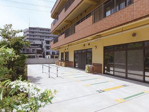 晴れた日のエントランス