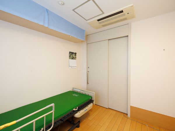 シンプルな居室の設備