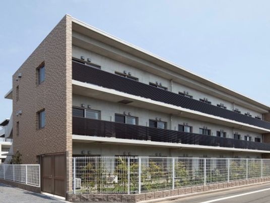 清潔感溢れる施設の外観