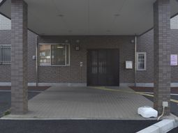 車椅子対応の出入口