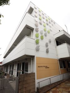 清潔感ある建物エントランス