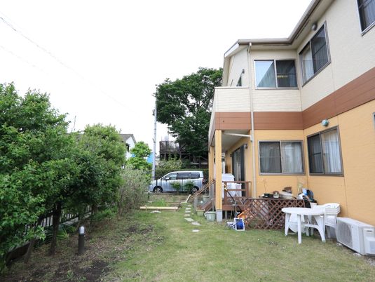 庭付き施設の外観