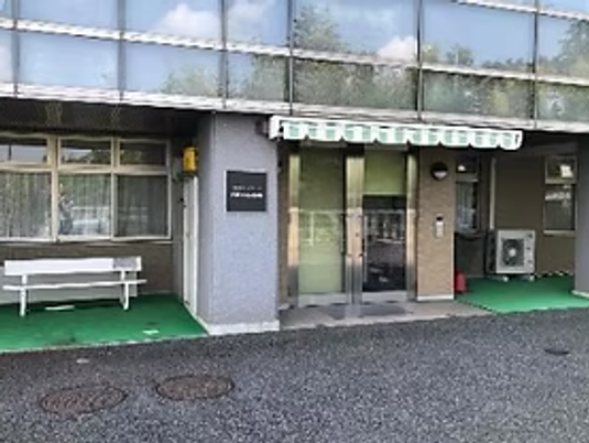 施設の正面玄関  