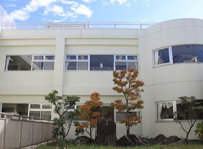 広々とした外観