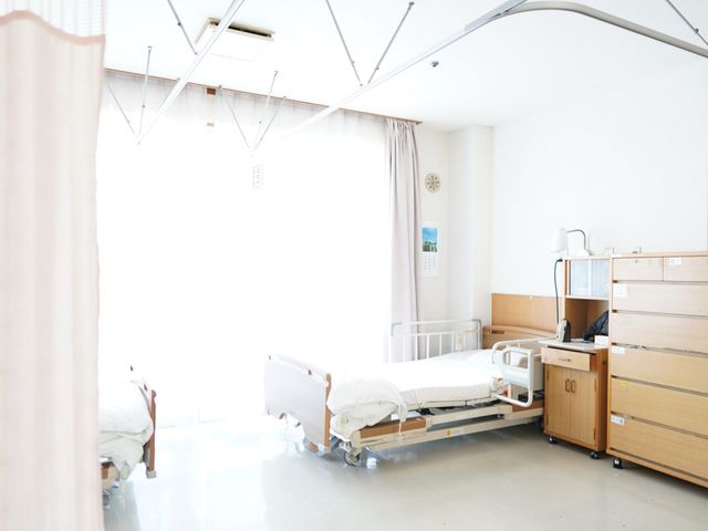光が差し込む居室 居室 自然光がたっぷり入る明るい居室です。快適に過ごせる環境が整っています。