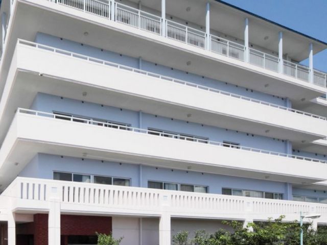 明るい外観の建物 外観 開放感あふれる建物は、光を多く取り入れた設計で、気持ちの良い日々を送ることができます。