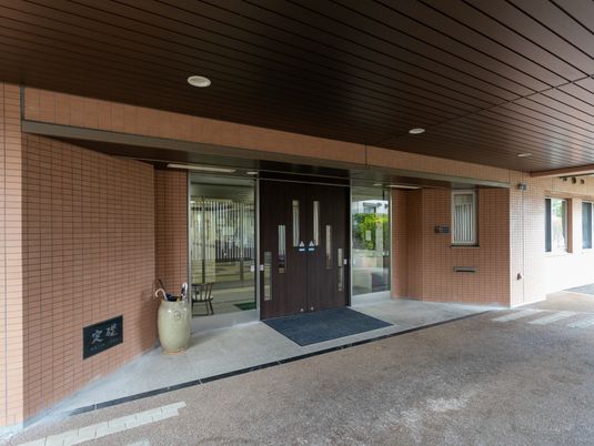エントランスの入口