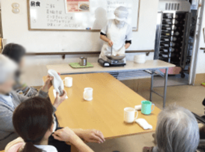 調理実演中のダイニングルーム