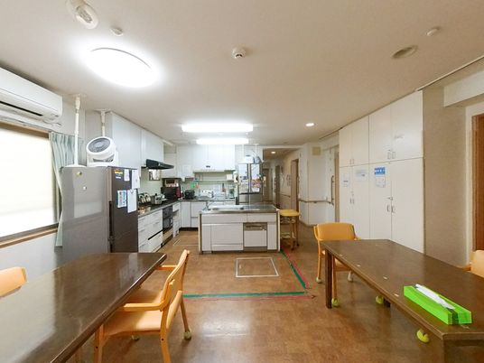 共用キッチンダイニング