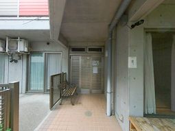 静かなエントランスの風景