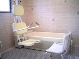 バリアフリーの浴室設備