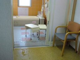 バリアフリーの浴室