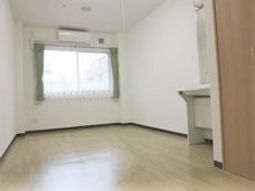 シンプルな空間の居室