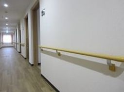 明るい廊下の様子